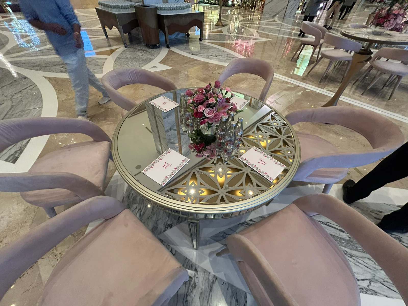 Classic Mirror Round Table - Small Setup