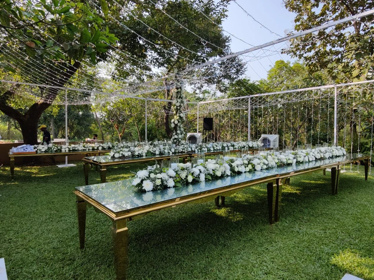 Gold Mirror Table Setup