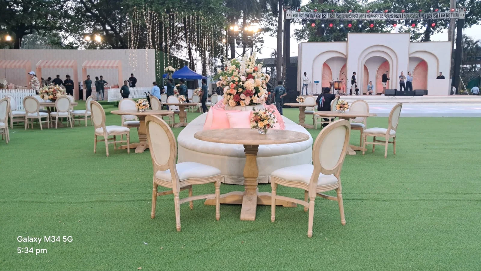 Wooden Dining Tables Round - Small Setup